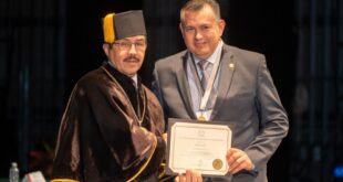 Entrega rector el premio Investigación de Excelencia a profesor de la FIC-UAT